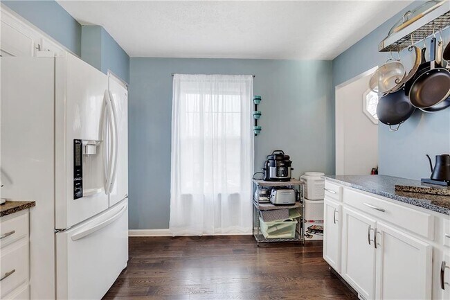 Building Photo - 609 Carters Grove Dr