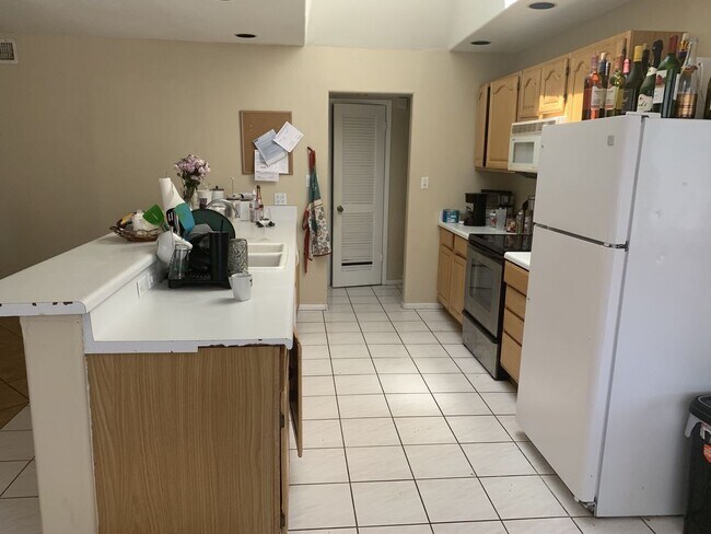 Foto del edificio - 2543 E Huntington Dr