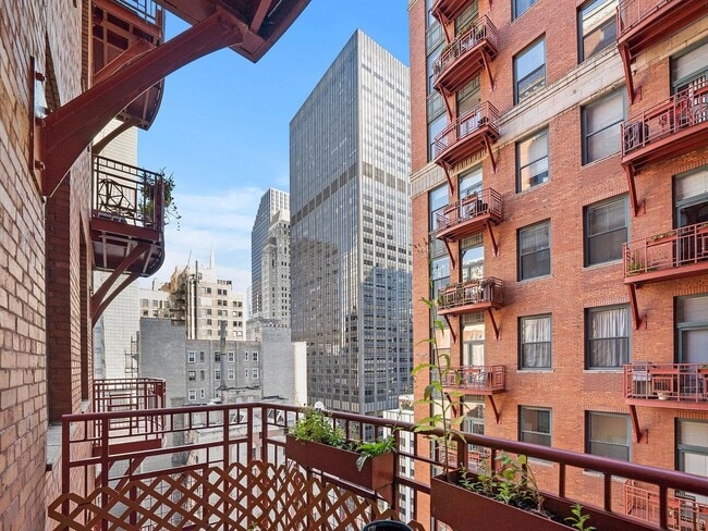 Building Photo - 208 W Washington St