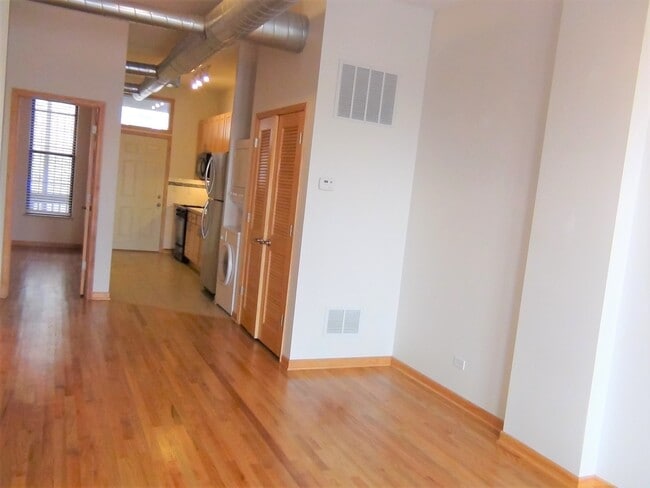 Building Photo - 1008 S Loomis St