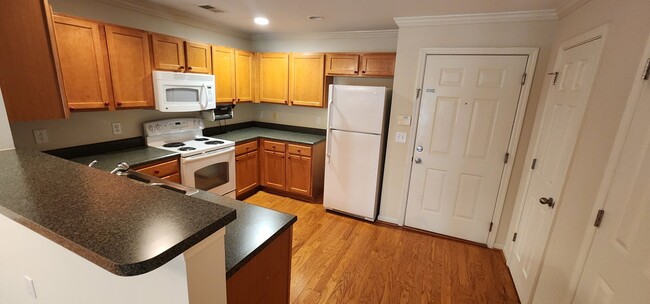 Building Photo - Great 2 Br 2Ba condo