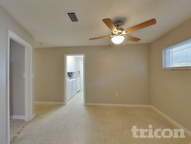 Building Photo - 546 W Palmeden Dr