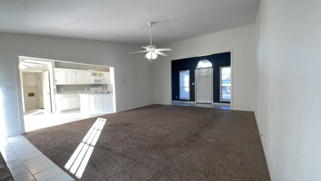 Foto del edificio - Well-maintained 3-bedroom, 2-bath home in ...