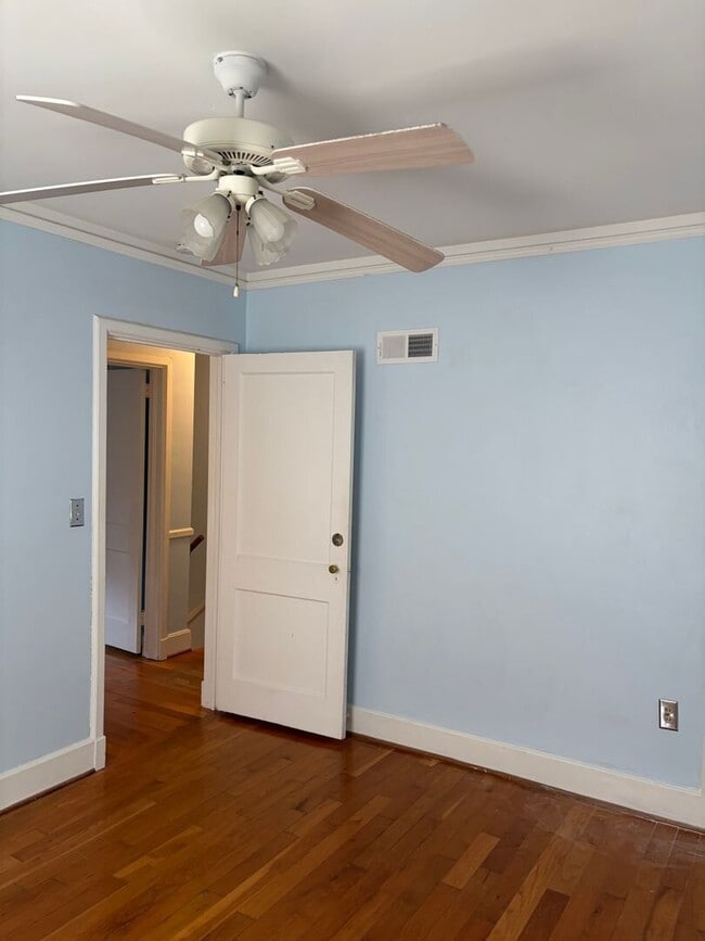 Building Photo - Cleveland Park - University Ridge Condo- 2 Bedroom 1 Bath