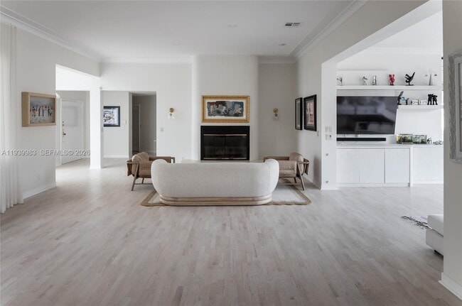 Photo - 950 S Southlake Dr # 950, Hollywood FL 33019-950 Apartment