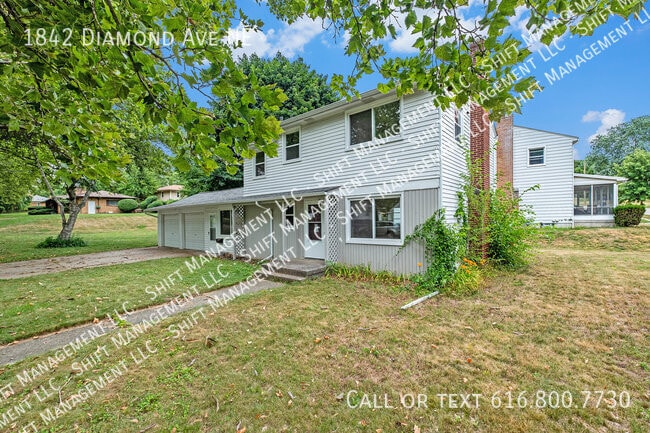 Building Photo - 1842 Diamond Ave NE