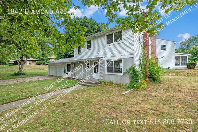 Foto del edificio - 1842 Diamond Ave NE