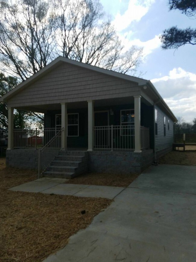 Building Photo - 2460 Old Tullahoma Hwy