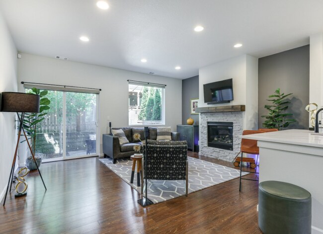 Foto del edificio - Immaculate 2-Bedroom Townhome in Tanasbourne with Smart Upgrades & High-End Finishes!