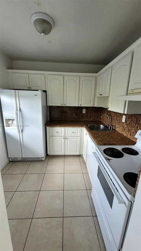 Foto principal - 9460 Fontainebleau Blvd