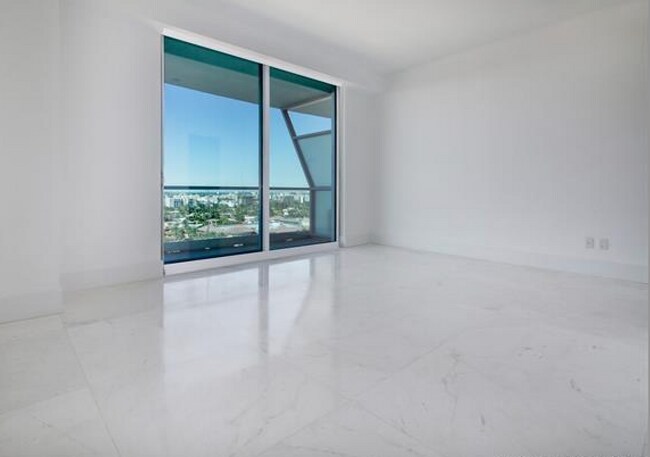 Foto del edificio - 9349 Collins Ave