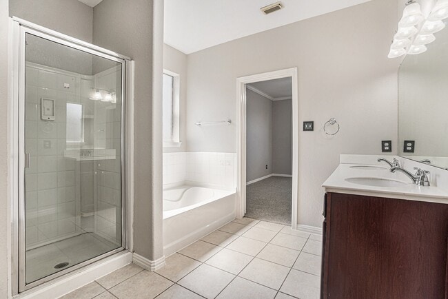 Building Photo - 405 Abbey Ln