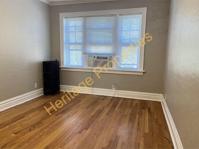 Building Photo - Freshly Updated Southampton 1 Bedroom