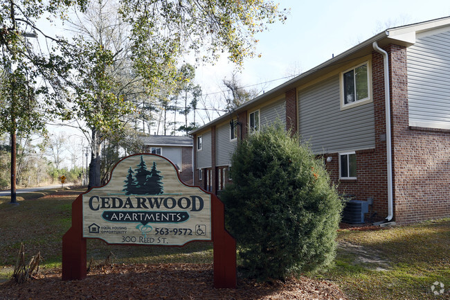 Foto del edificio - Cedarwood Apartments