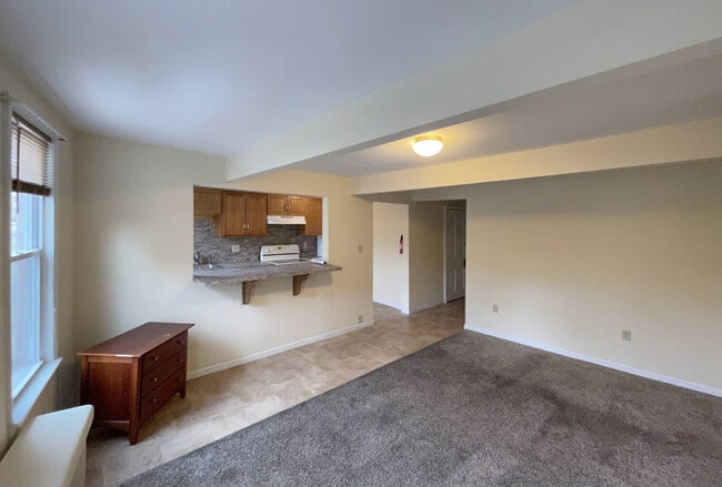 Building Photo - 315 Laurel Blvd