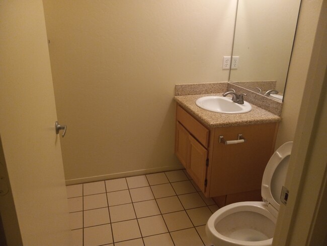 Small Bathroom - 600 Hosking Ave