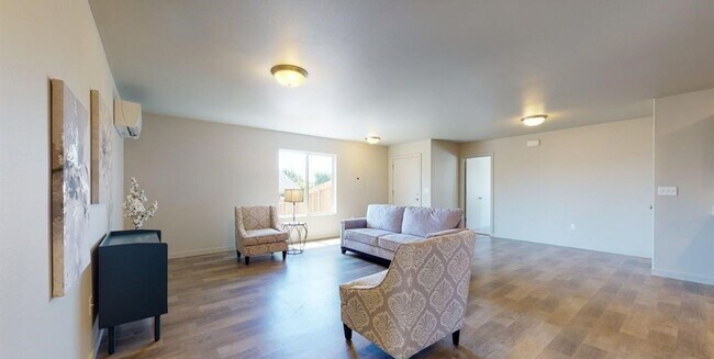 Building Photo - Modern 3 Bedroom, 2 Bathroom Townhouse for...