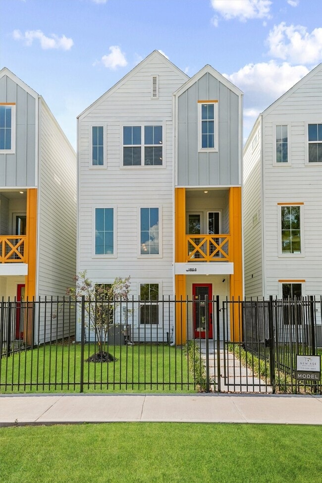 Building Photo - 3903 Pinemont Dr