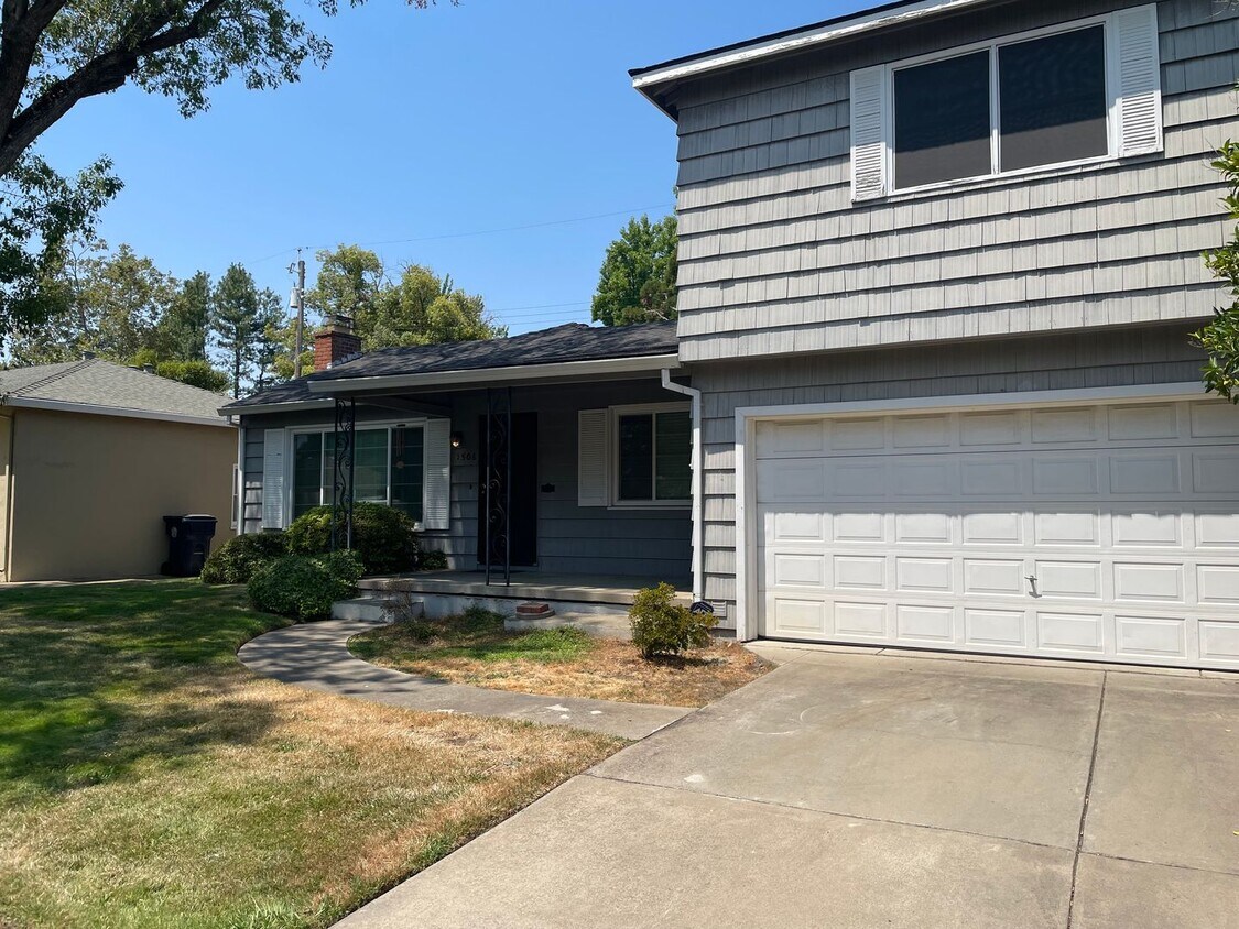 Primary Photo - Spacious Home in East Sacramento 4 Bed/2Bath