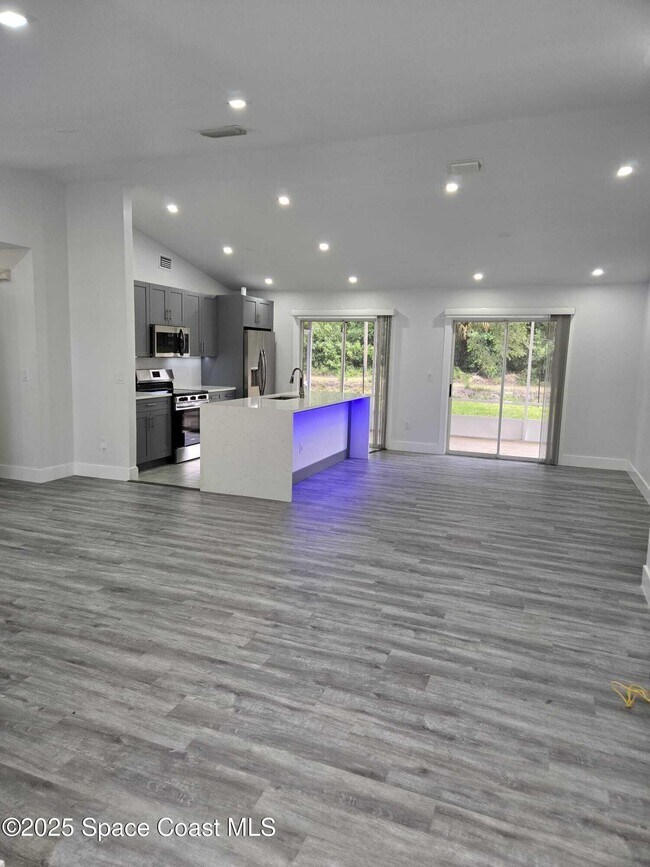 Foto del edificio - 400 Koutnik Rd SE