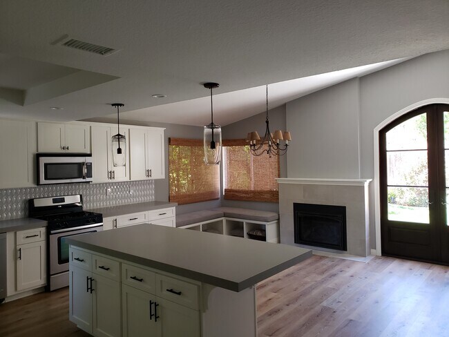 Building Photo - 3286 Avenida Anacapa