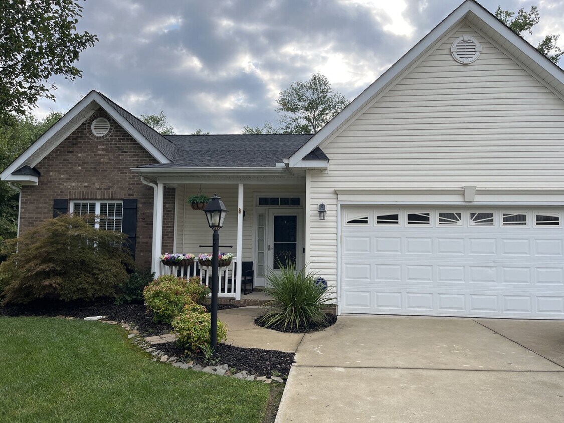 Foto principal - "Charming 3-Bedroom Home in Kernersville!"