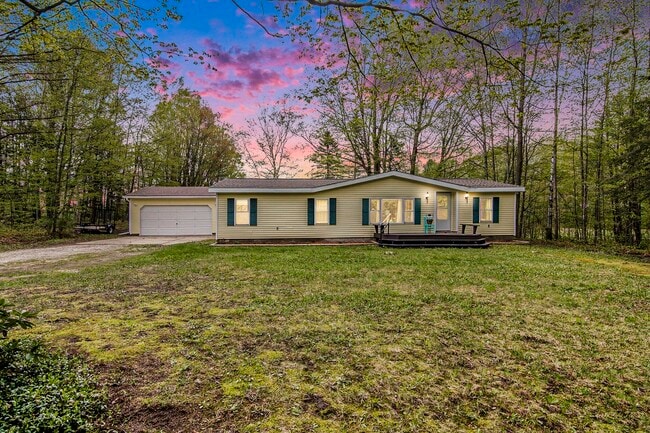 Building Photo - 3437 Pine Ridge Dr