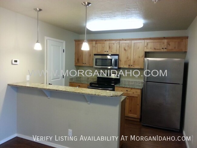 Foto del edificio - **February Rent Free! Covered parking, sto...