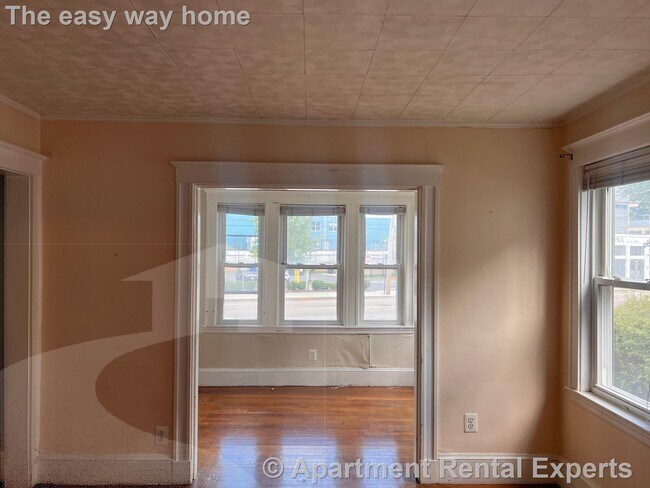 Building Photo - Tufts / Davis - Walk to T in 12 Minutes - ...