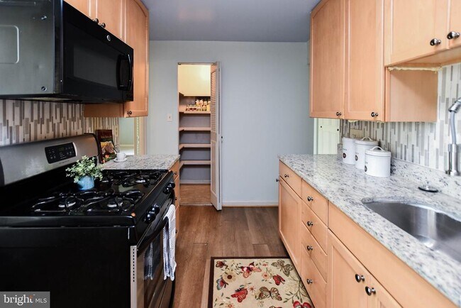 Foto del edificio - 3319 Huntley Sq Dr