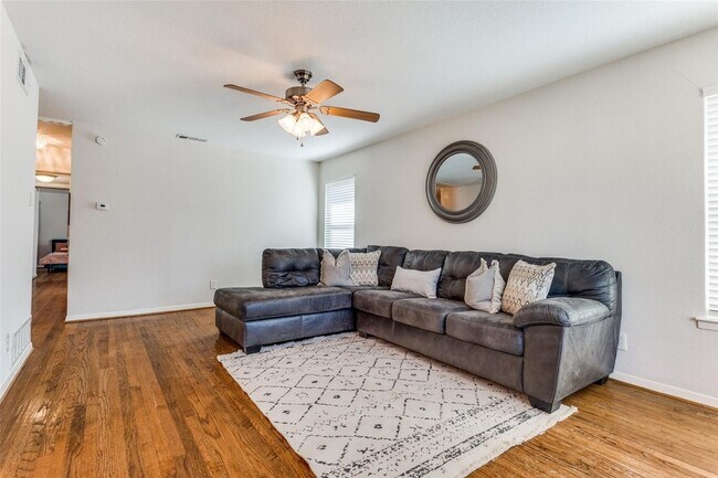 Foto del edificio - 3129 Old Orchard Rd