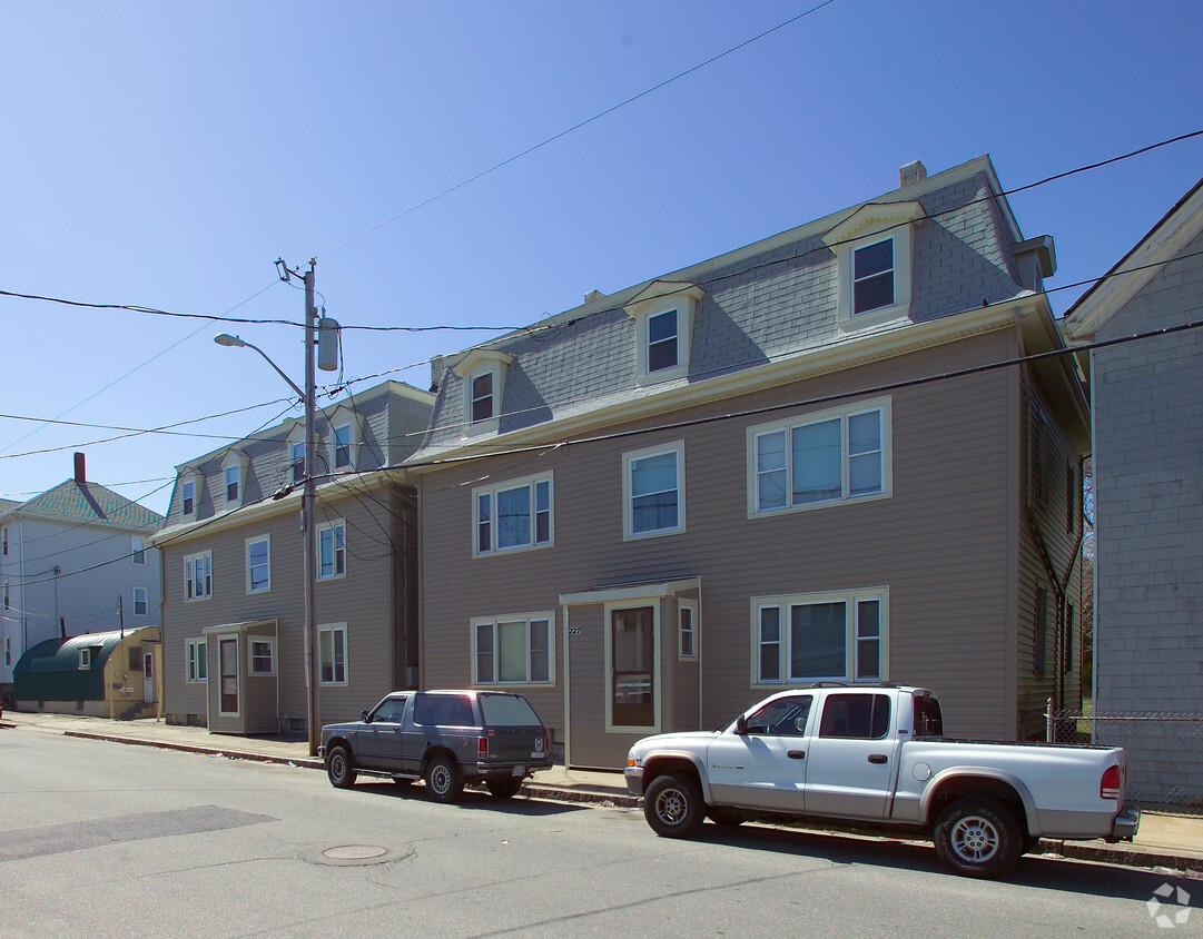 Building Photo - 227-237 Tuttle St