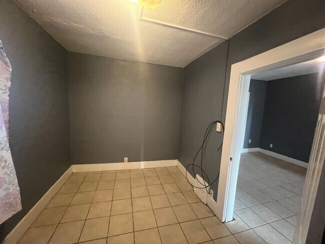 Foto del edificio - 2 Bedroom Lower Duplex Milwaukee