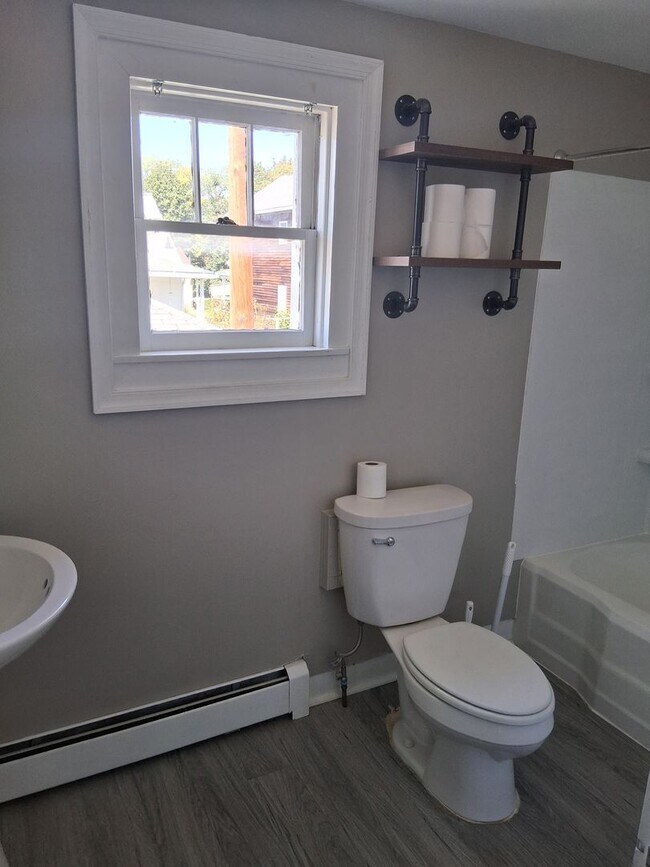 Foto del edificio - 1BR//1 B  Single Family Home  Mapleside Ne...