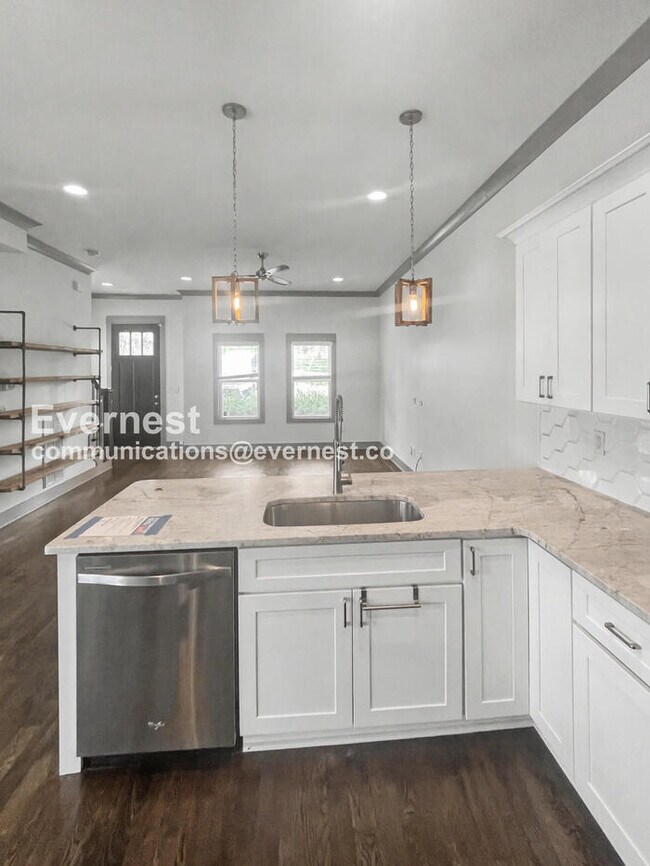 Building Photo - 2209 15th Ave N