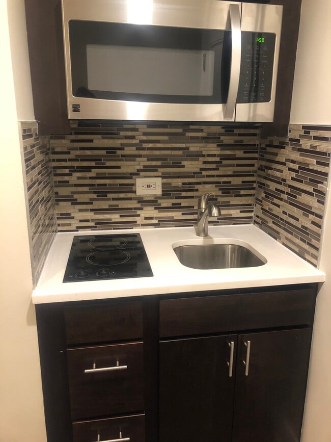 Photo - 260 E Chestnut St Apartments