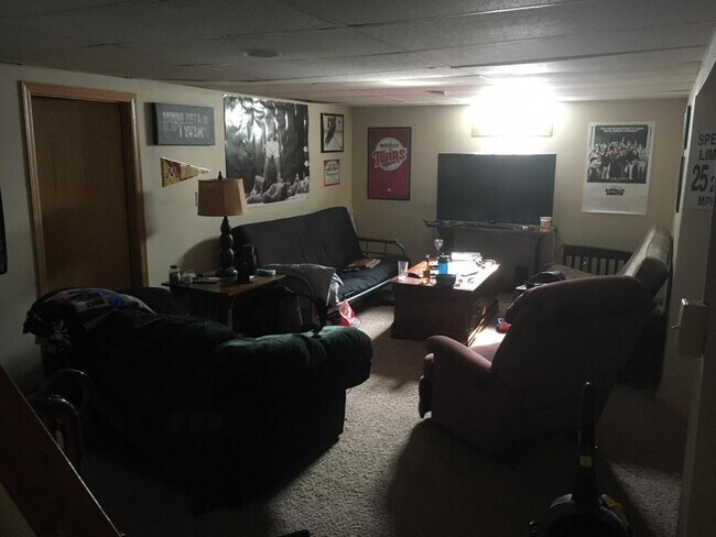 Building Photo - 424 11 st s