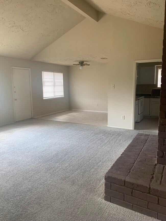 Foto del edificio - 16347 Sky Blue Ln