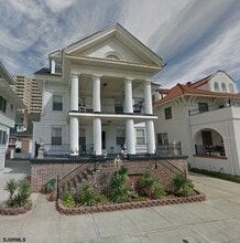 Building Photo - 107 S Amherst Ave