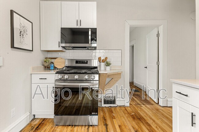 Foto del edificio - 3108 E 37th St