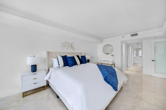 Foto del edificio - 1717 N Bayshore Dr