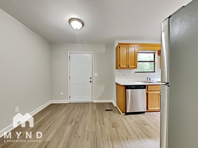 Foto del edificio - 377 St John Rd NW