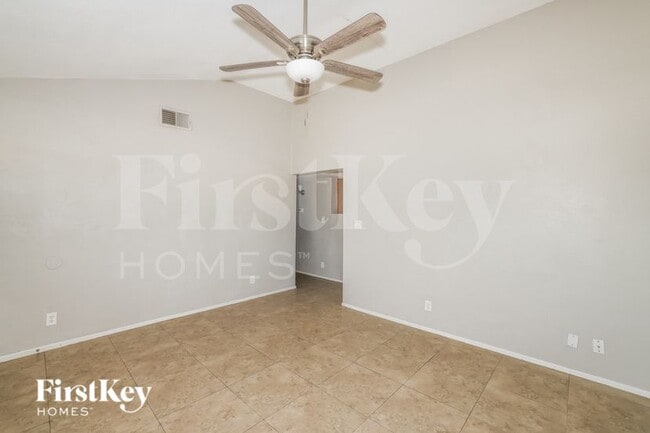 Foto del edificio - 3345 W Columbine Dr