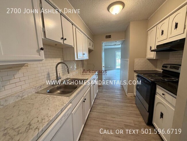 Foto del edificio - 2700 John Ashley Dr