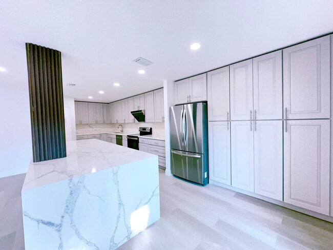 Foto del edificio - 549 Racquet Club Rd