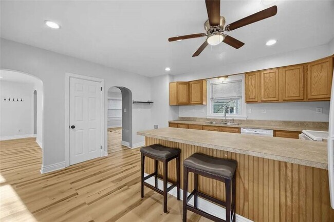 Foto del edificio - Beautiful 3 bedroom, 2 full bathroom home for rent in the Oakland area AVAILABLE NOW!