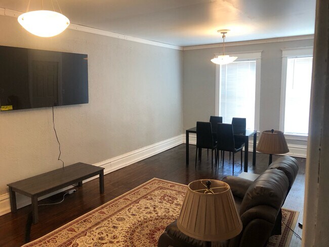 TV/Living - 106 7th St