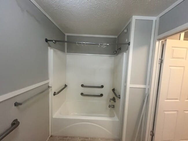Building Photo - 1-Bedroom Manufactured Home