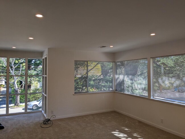 Building Photo - 1285 Hoover St