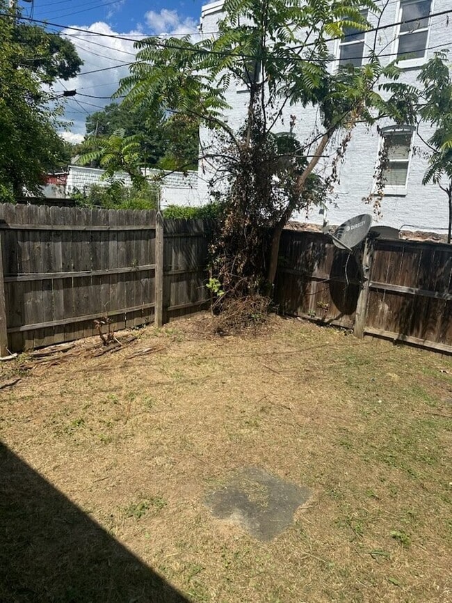 Photo - 3 bedroom with huge rear yard Townhome